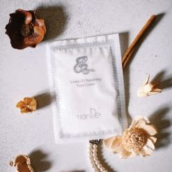 Възстановяващ крем за стъпала със змийска мас