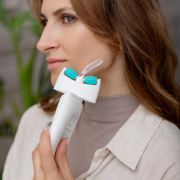 Крем ролер за оформяне на брадичката и шията