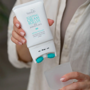 Крем ролер за оформяне на брадичката и шията